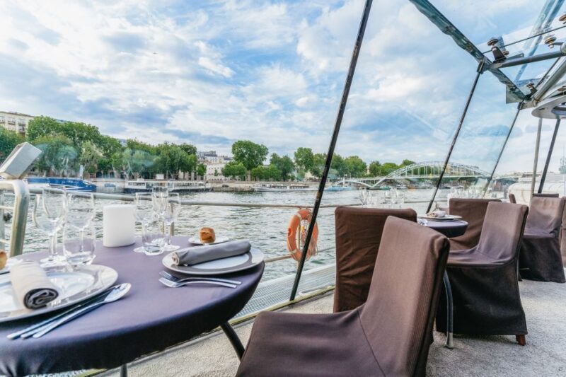 Paris: 3-Course-Dinner Cruise on the Seine with live music - Key Points
