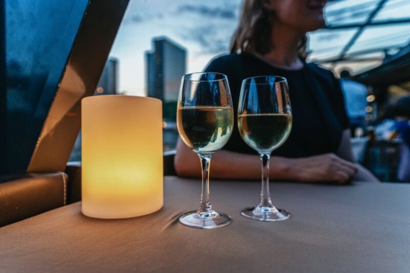 Paris: 3-Course-Dinner Cruise on the Seine with live music - The Sum Up