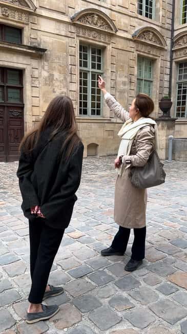 Paris: Centre City Walking Tour - The Guide and Group Dynamics
