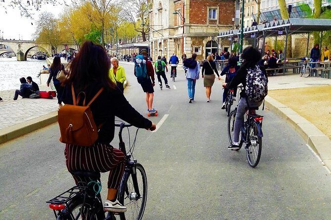 Paris: Charming Nooks and Crannies Bike Tour - The Experience in Action
