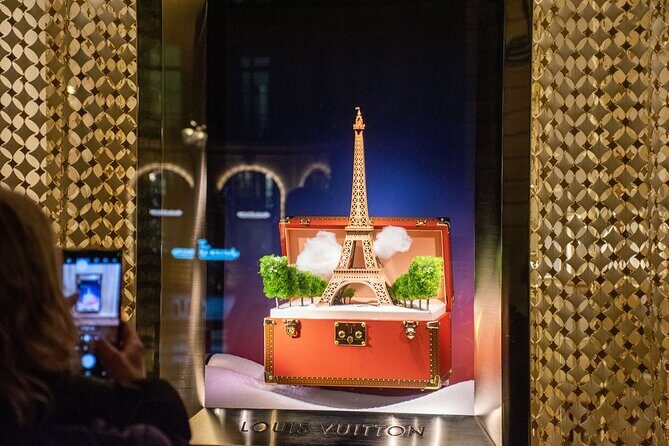 Paris Christmas Lights Small Group Walking Tour with Local Guide - The Atmosphere and Highlights
