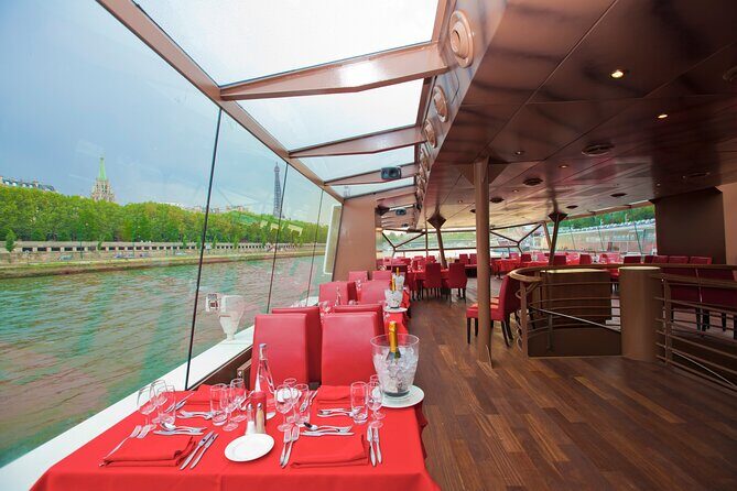 Paris Christmas Lunch Cruise by Bateaux Mouches - An In-Depth Look at the Experience