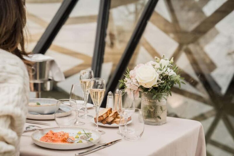 Paris : Christmas Special Lunch Cruise on the Seine River - Key Points