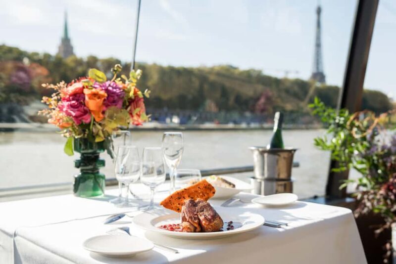 Paris : Christmas Special Lunch Cruise on the Seine River - FAQ