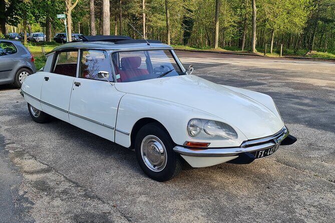 Paris City Tour 3h00 Citroën DS Vintage with Open Roof - An Authentic Ride Through Paris in a Classic Car