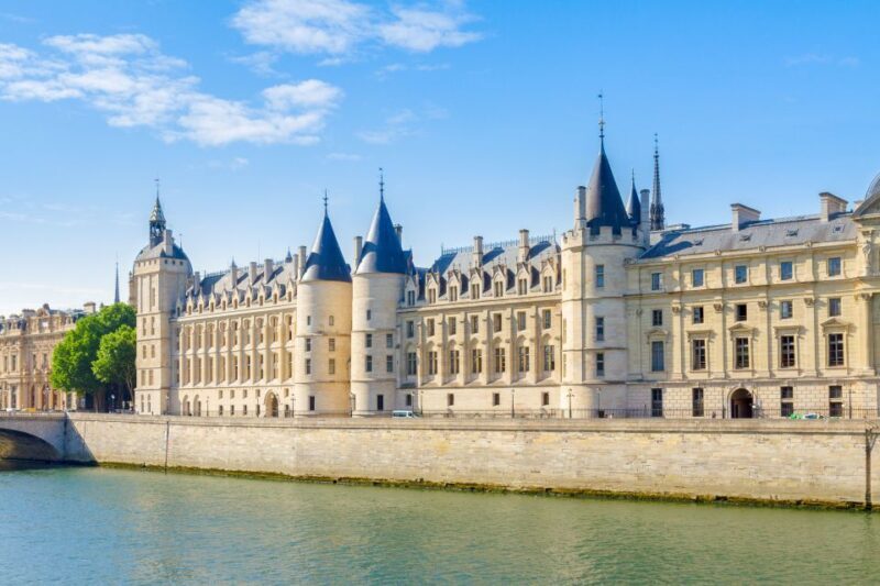 Paris: Conciergerie Ticket with Histopad - The Highlights: Medieval Architecture & Revolution Tales
