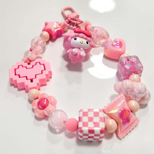 Paris: Create your phone strap, bag or keychain - Key Points