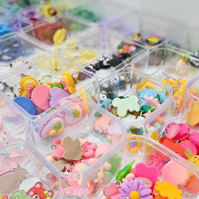 Paris: Create your phone strap, bag or keychain - What to Expect from Your Jewelry-Making Experience in Paris