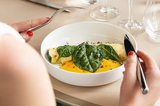 Paris Earliest Lunch at Eiffel Tower Madame Brasserie Restaurant - Views and Ambiance: A Visual Feast