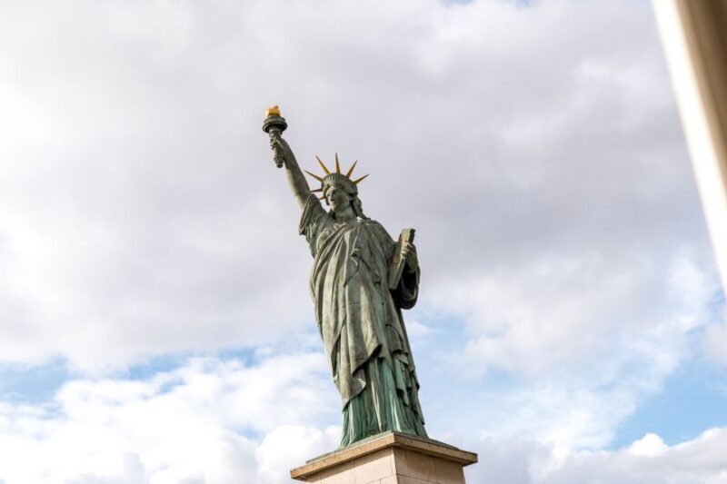 Paris: Early Evening Dinner Cruise on the River Seine - A Deep Dive into the Experience