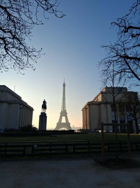 Paris: Eiffel Tower and Seine River Electric Bike Tour - Key Points