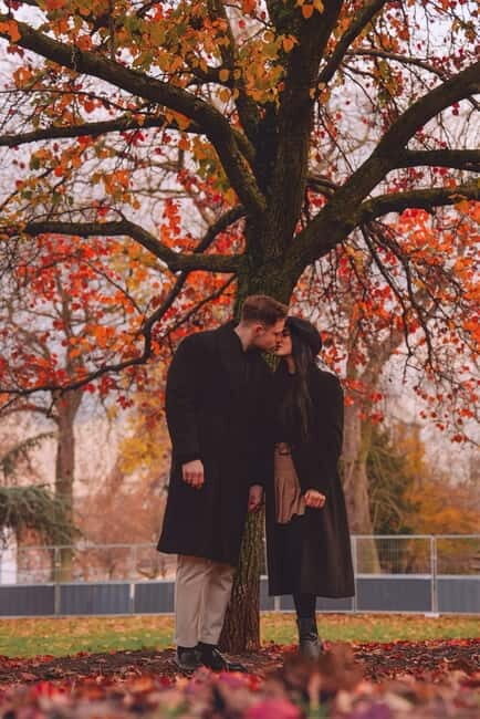 Paris: Eiffel Tower Couple Photoshoot with 50 Edited Photos - An Introduction to the Experience