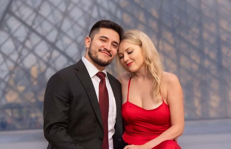 Paris: Eiffel Tower Couple Photoshoot with 50 Edited Photos - Who Is This Experience Best For?