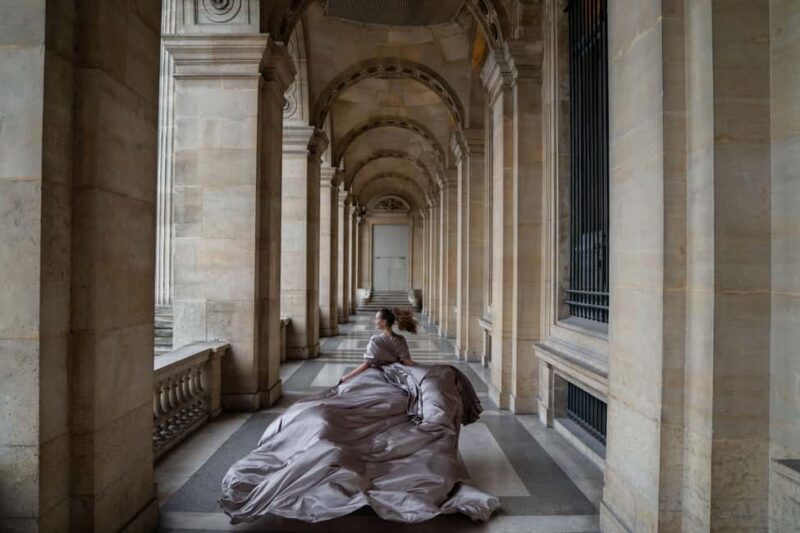 Paris: Eiffel Tower Flying-Dress Photoshoot jonadress - The Sum Up