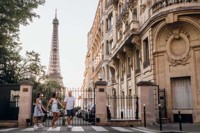 Paris: Eiffel Tower Photoshoot with a Professional - Paris: Eiffel Tower Photoshoot with a Professional