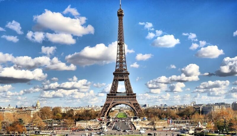 Paris: Eiffel Tower Summit & App to to download and Meal - Authenticity and Value