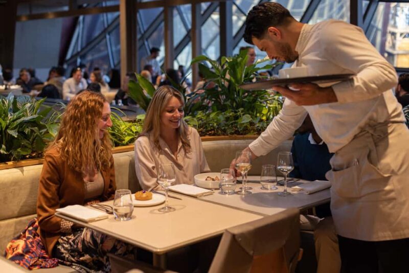 Paris: Elegant Dinner with Drinks in the Eiffel Tower - Key Points