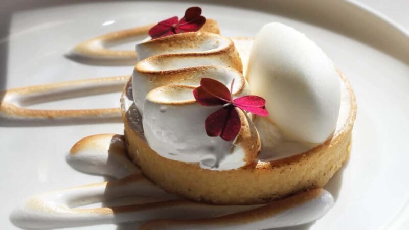 Paris: Elegant Dinner with Drinks in the Eiffel Tower - The Sum Up