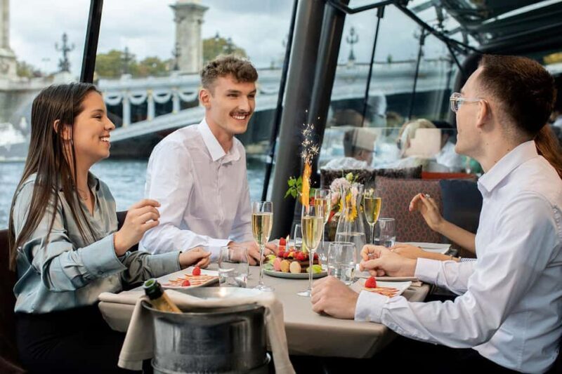 Paris: Festive Paris Lunch Cruise on Christmas Day - Key Points