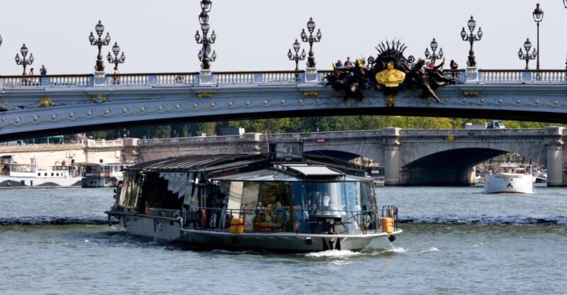 Paris: Festive Paris Lunch Cruise on Christmas Day - An Elegant Way to Spend Christmas Day in Paris