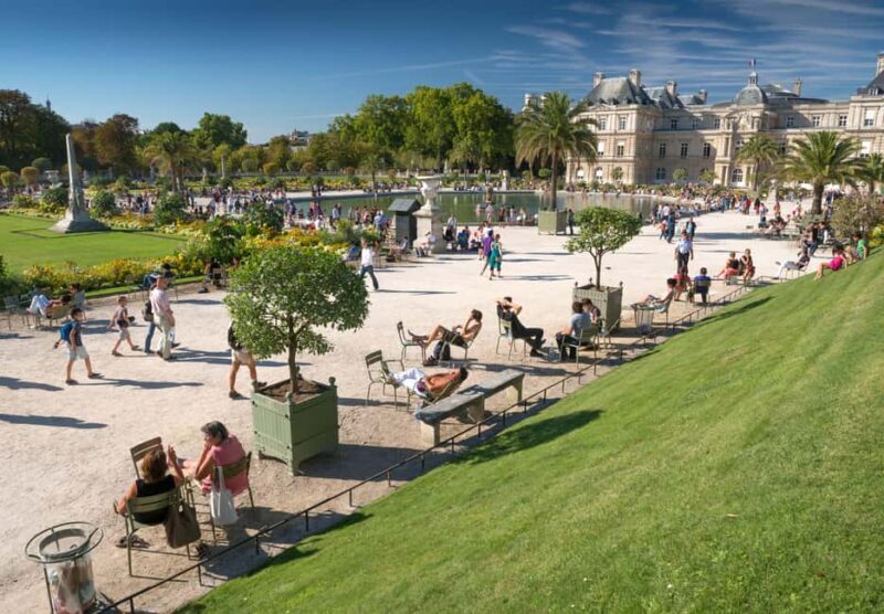 Paris: from Danton to Taylor Swift, fascinating anecdotes and iconic locations - Key Points