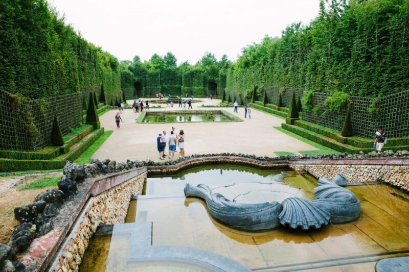 Paris: Gardens of Versailles Walking Tour & Palace Entry - Key Points