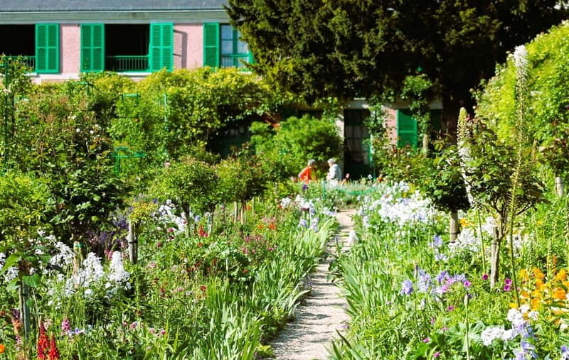 Paris: Giverny Gardens Day Trip with Professional Tour Guide - The Value of a Guided Day Trip