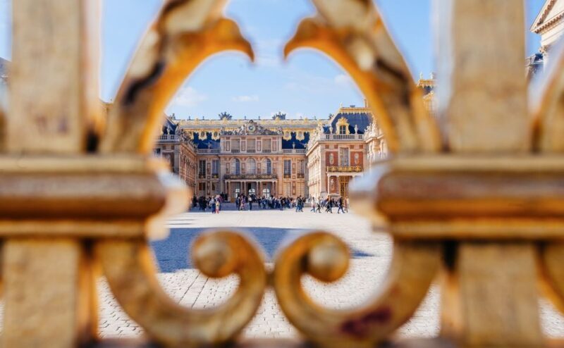 Paris: Giverny & Versailles Small Group or Private Tour - A Day in the Heart of French Art and Royalty