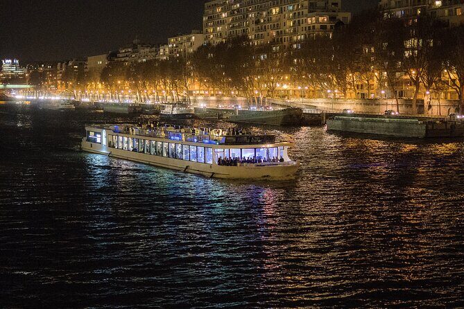 Paris Gourmet Dinner Seine River Cruise with Singer and DJ Set - Frequently Asked Questions
