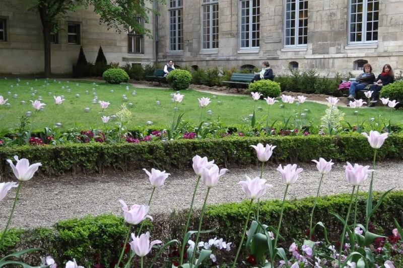 Paris: Guided tour of Marais in German - Key Points