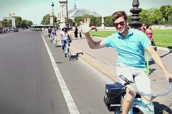 Paris Highlights Bike Tour: Eiffel Tower, Louvre and Notre-Dame - Eiffel Tower
