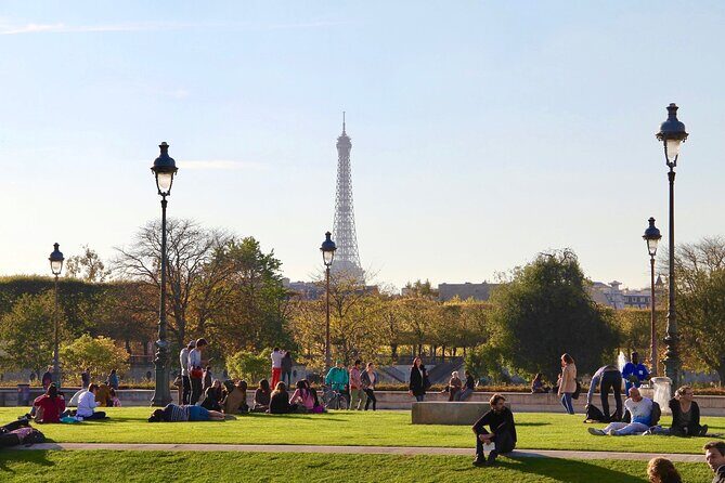 Paris - Historic City Center Walking Tour - Place Dauphine: A Tranquil Pause