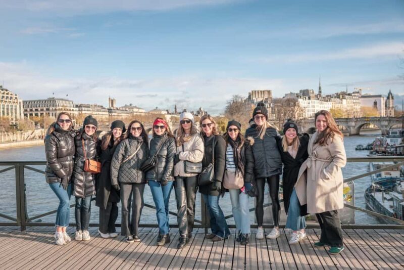 Paris Historic Islands Walk: Seine, Notre Dame & Louvre View - Key Points