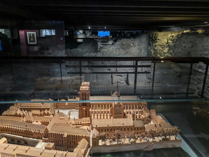 Paris: Île de la Cité and Notre-Dame Walking Tour With Crypt - Who Will Love This Tour?