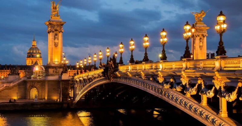 Paris: Illuminated Walking Tour - Exploring the Itinerary in Detail