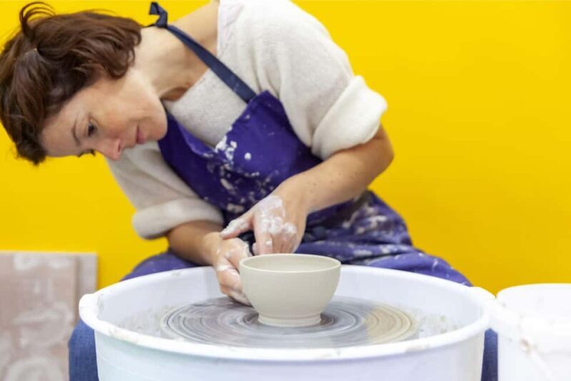 Paris: Introduction to ceramic pottery wheel throwing (2.5 hours) - Key Points
