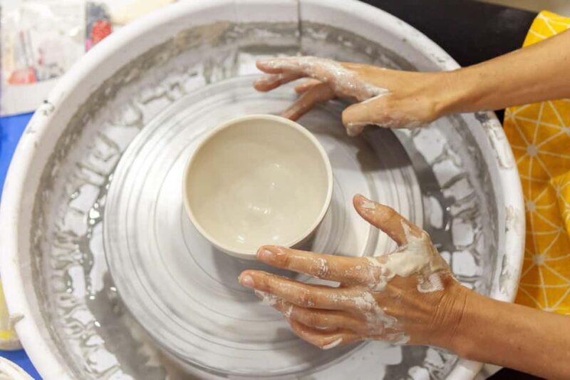 Paris: Introduction to ceramic pottery wheel throwing (2.5 hours) - Exploring the Experience: A Step-by-Step Breakdown