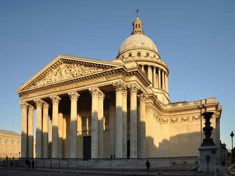 Paris Latin quarter: Private walking tour with a local guide - Key Points