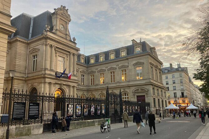 Paris: Le Marais District Guided Walking Tour with Tastings - What to Expect from the Tour