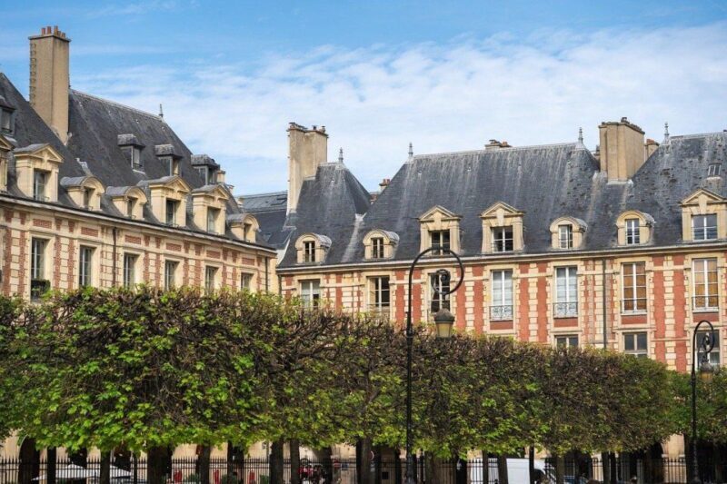 Paris: Le Marais Highlights Guided Small Group Walking Tour - The Guides Role and Reviews