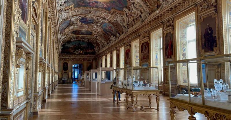 Paris: Louvre Mona Lisa Private Guided Tour with First Entry - Guided Tour of the Louvre Highlights