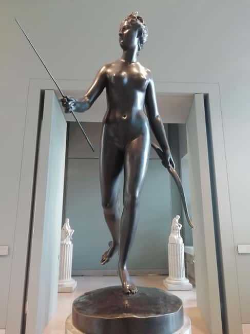 Paris: Louvre night tour with private guide - What the Tour Includes and Practical Details