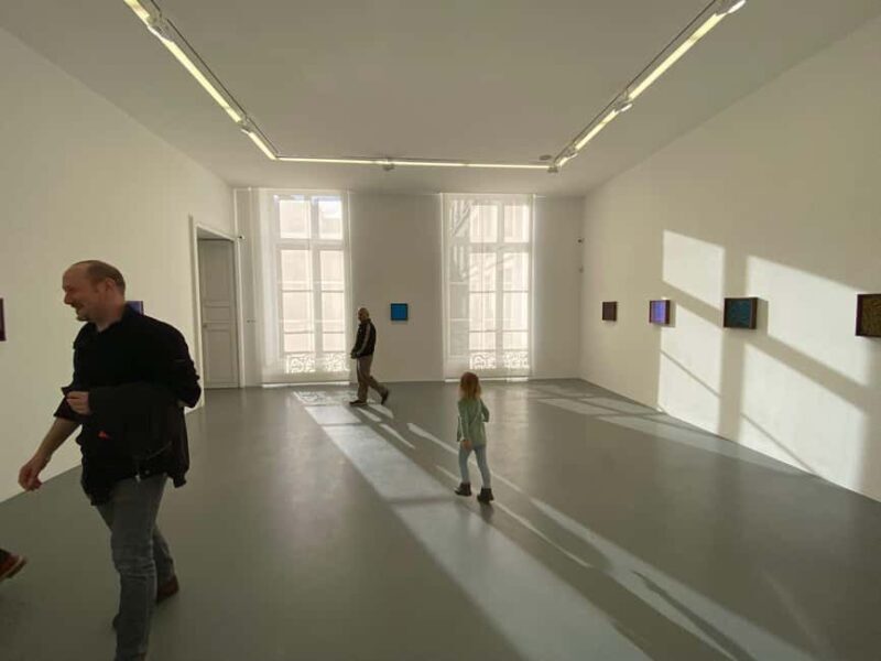 Paris: Marais Contemporary Art Galleries with an artist - The Value of the Experience