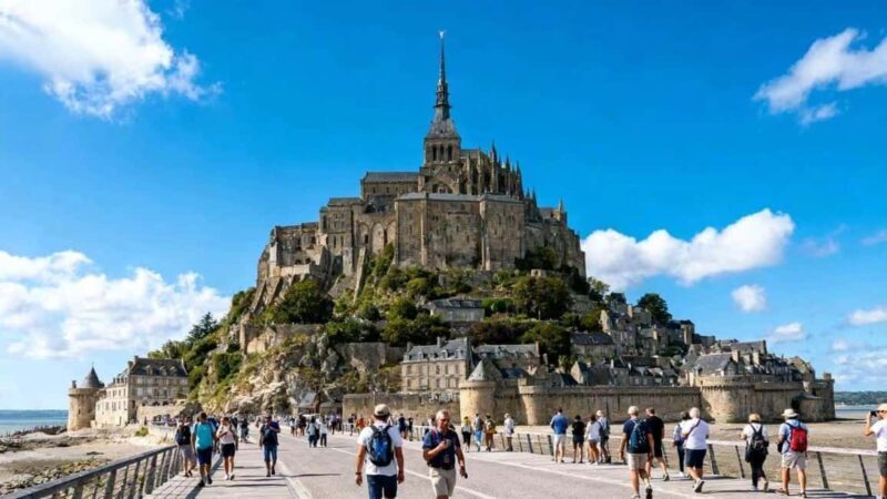 Paris: Mont Saint-Michel Chinese Day Trip with free dinner - Key Points