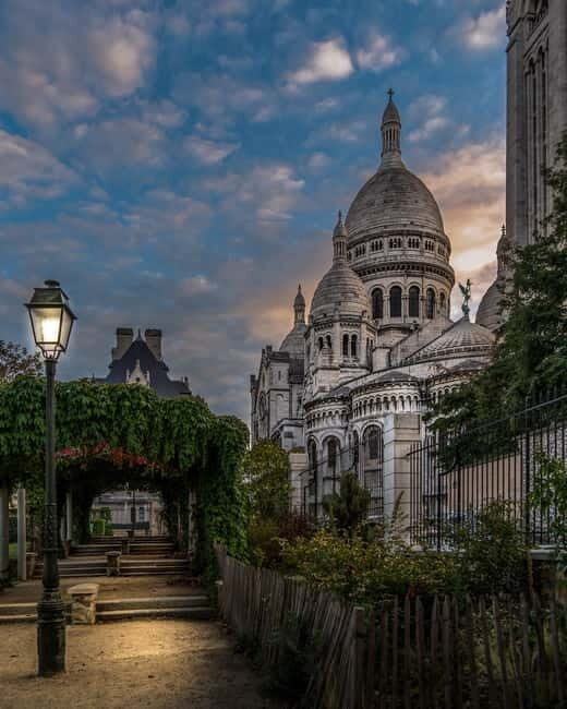 Paris: Montmartre Highlights Walking Tour with a Local Guide - Why This Tour Works Well for Different Travelers