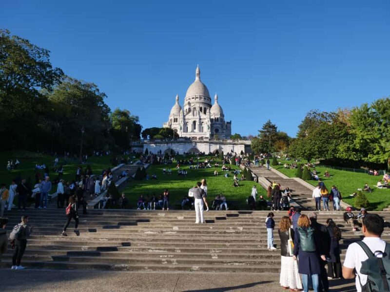 Paris: Montmartre Must-See Walking Tour with a Local Guide - What You Can Expect from the Tour