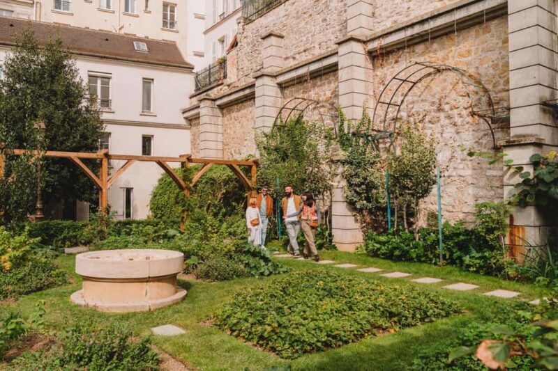 Paris: Montmartre Semi-Private Walking Tour - Exploring Montmartre: A Guided Walking Tour in Paris