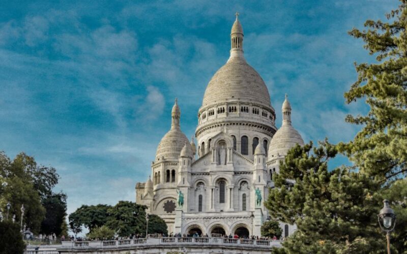 Paris: Montmartre Walking Tour with Sacré-Cur Entry Option - An Overview of the Montmartre Experience