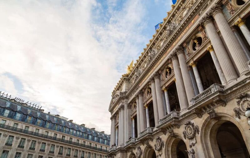 Paris: Monumental Tour and Boat Trip on the Seine - Exploring the Historic Heart of Paris: The Walking Tour