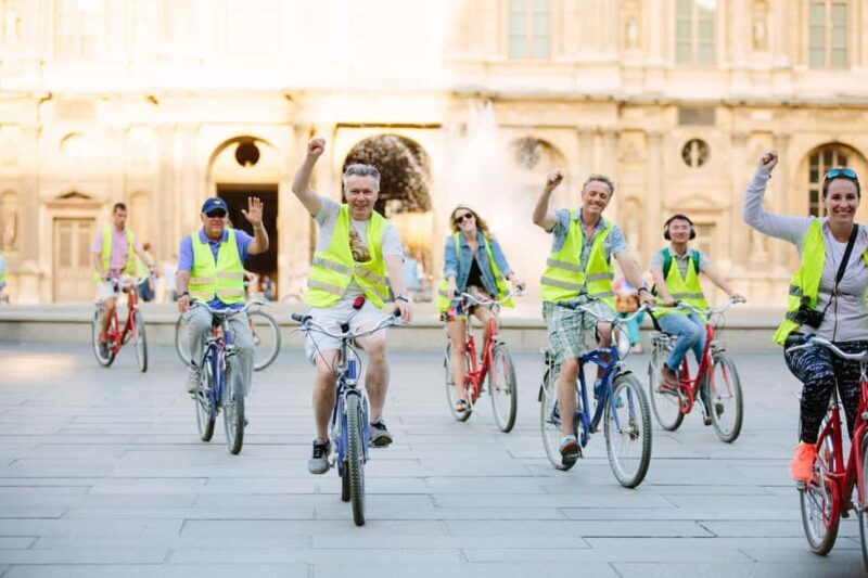Paris Night Bike Tour - Atmosphere and Group Size